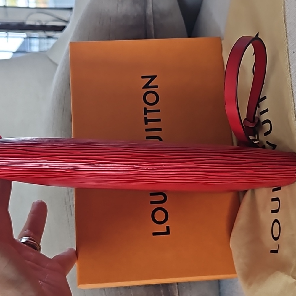 Louis Vuitton Epi Pouch - Picture 13 of 16